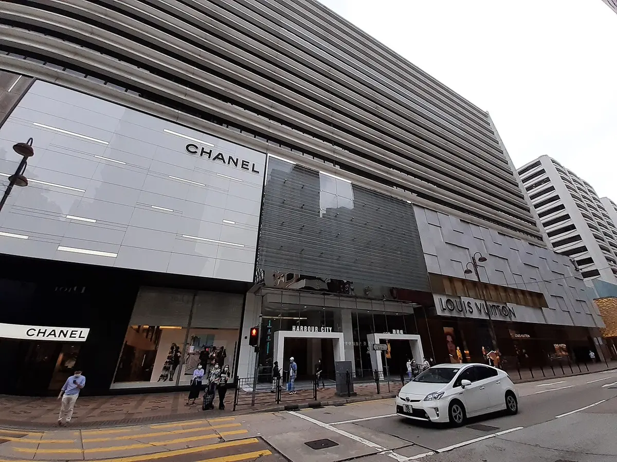 海港城廣東道一帶商場外觀(2020年),並非公司工程相片